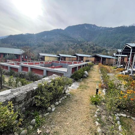 Flora Hills View Hotel Manāli Екстериор снимка