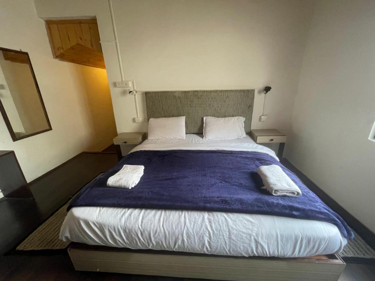 Flora Hills View Hotel Manāli Екстериор снимка