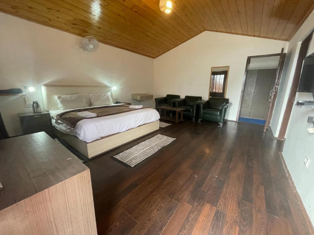 Flora Hills View Hotel Manāli Екстериор снимка