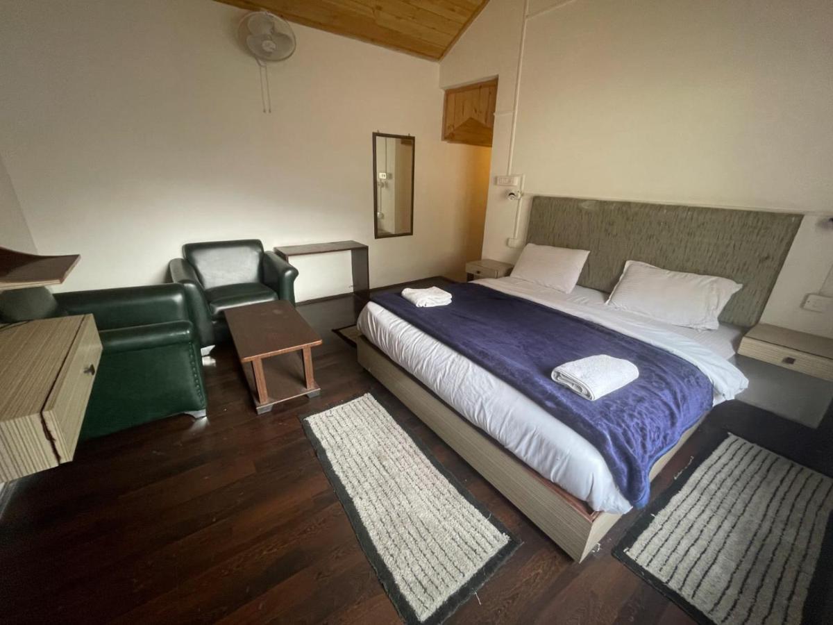 Flora Hills View Hotel Manāli Екстериор снимка