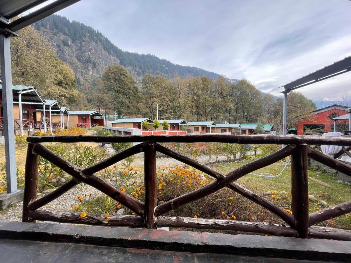 Flora Hills View Hotel Manāli Екстериор снимка