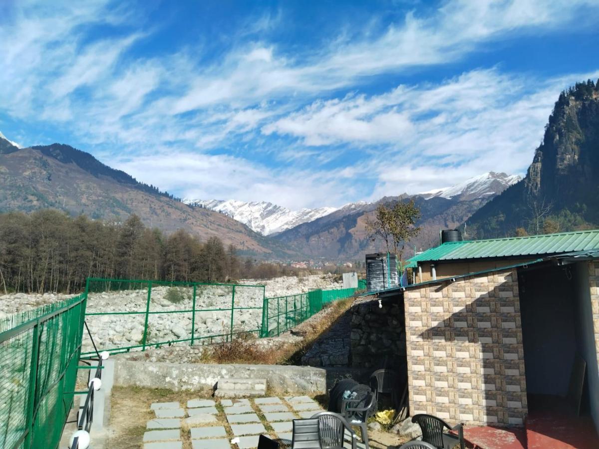 Flora Hills View Hotel Manāli Екстериор снимка