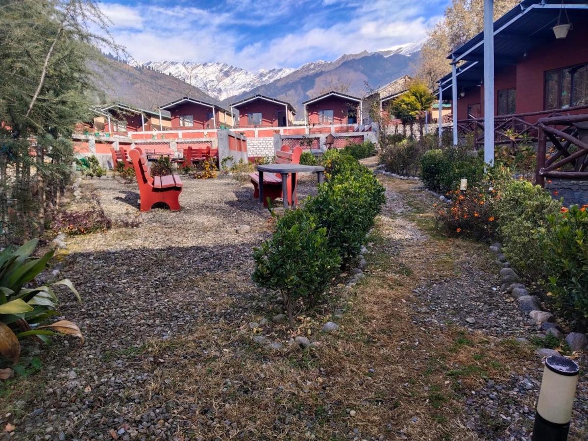 Flora Hills View Hotel Manāli Екстериор снимка